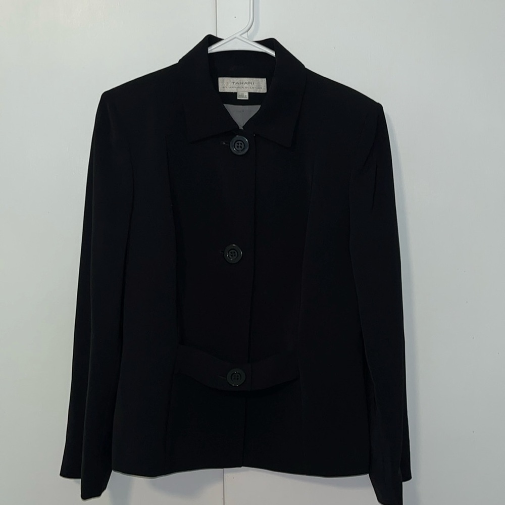 TAHARI Black Blazer 3 Oversized Buttons w “Belted” Accent Women’s 10